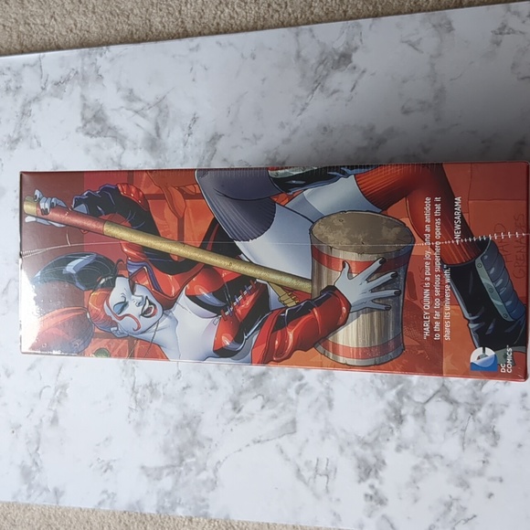 Harley Quinn Book & Mask - Picture 3 of 6